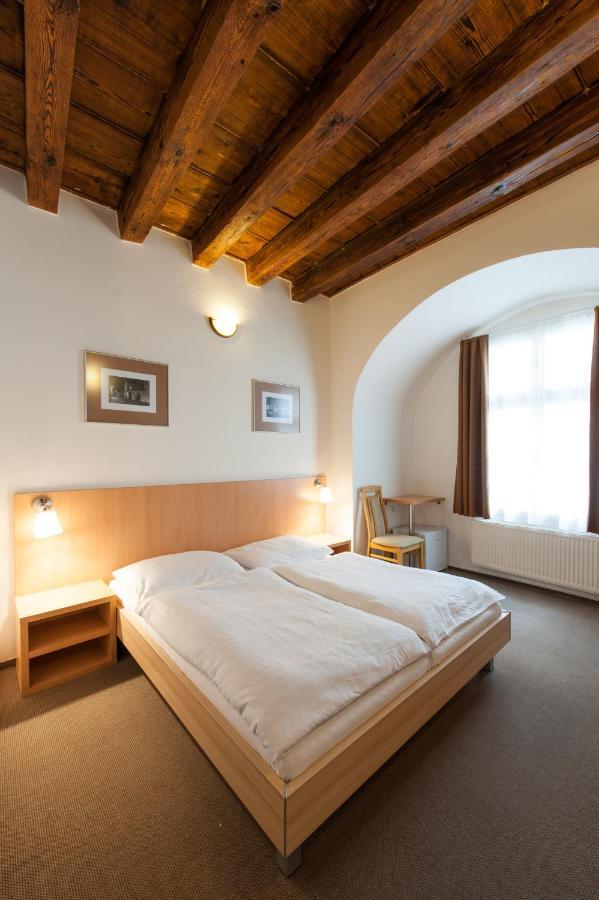 Hotel V Centru Ceske Budejovice Bagian luar foto